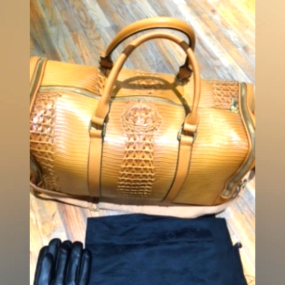 Giovanni leather duffle bag,LV driving gloves and scarf - Picture 3 of 5